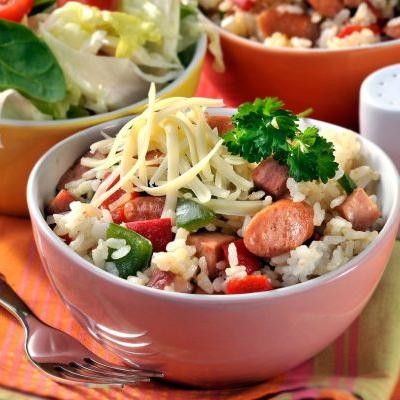 Salata od pirinča i kobasice