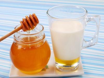6 razloga zašto je dobro piti mleko sa medom